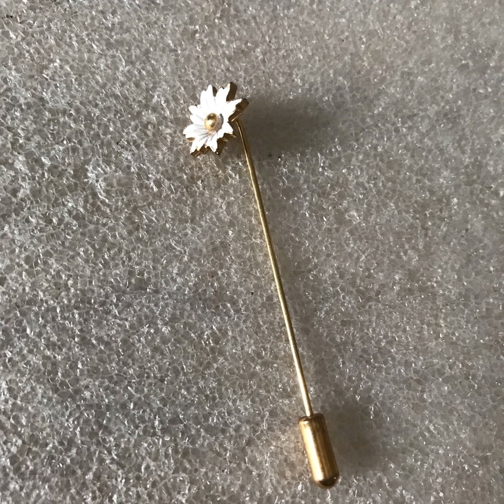 Elegant Gold Floral Pin